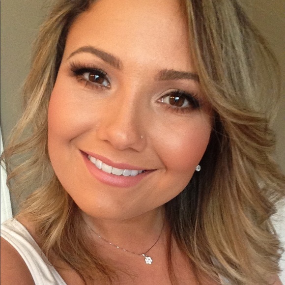 Meet your Posher, Jacinda - Picture 1 of 1